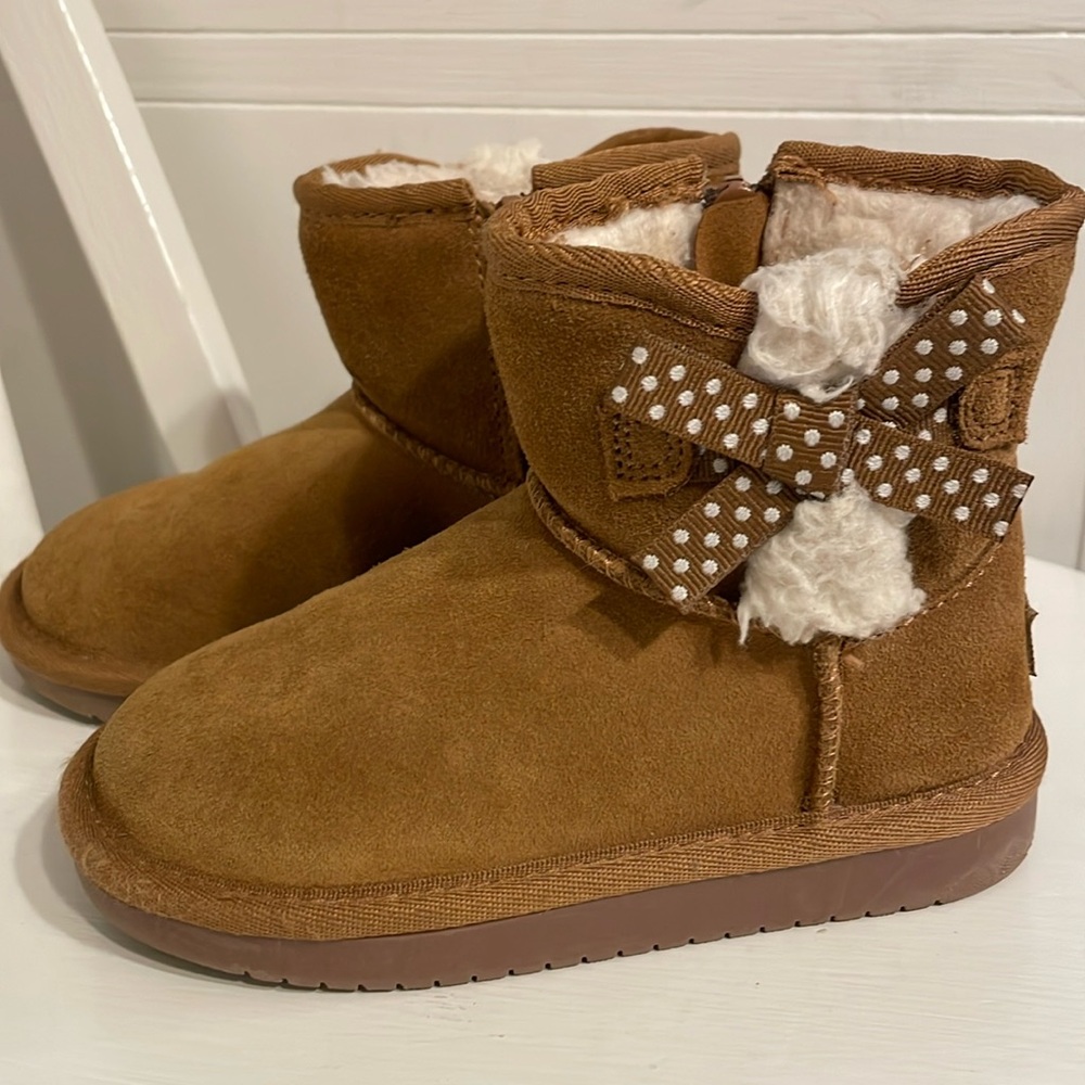 Koolaburra by UGG girls boots